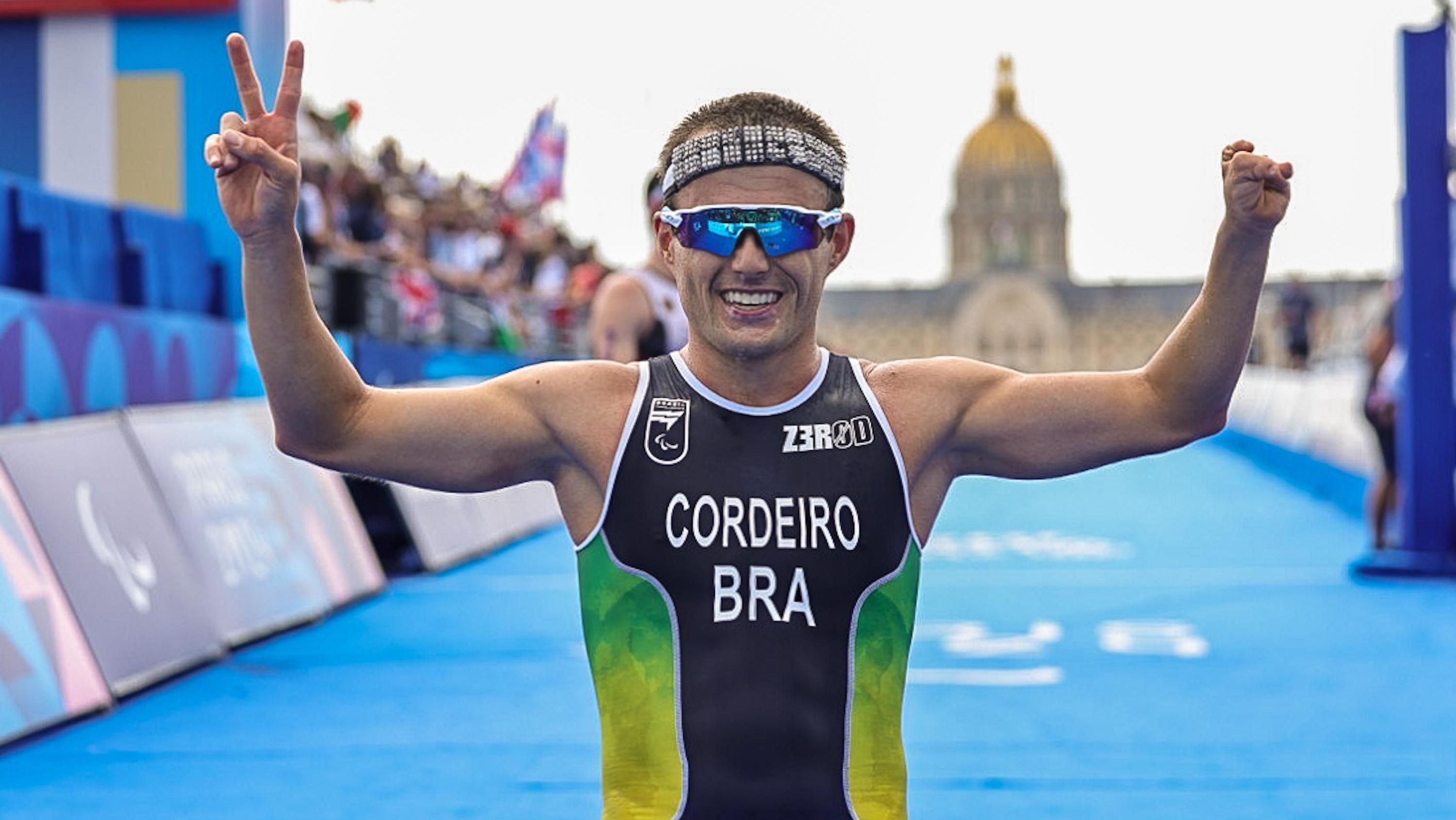 Ronan Cordeiro leva prata no paratriatlo masculino PTS5