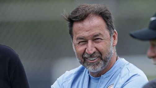 Augusto Melo durante treino no CT Joaquim Grava