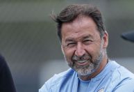 Corinthians provoca o Santos com lata de sardinha; veja