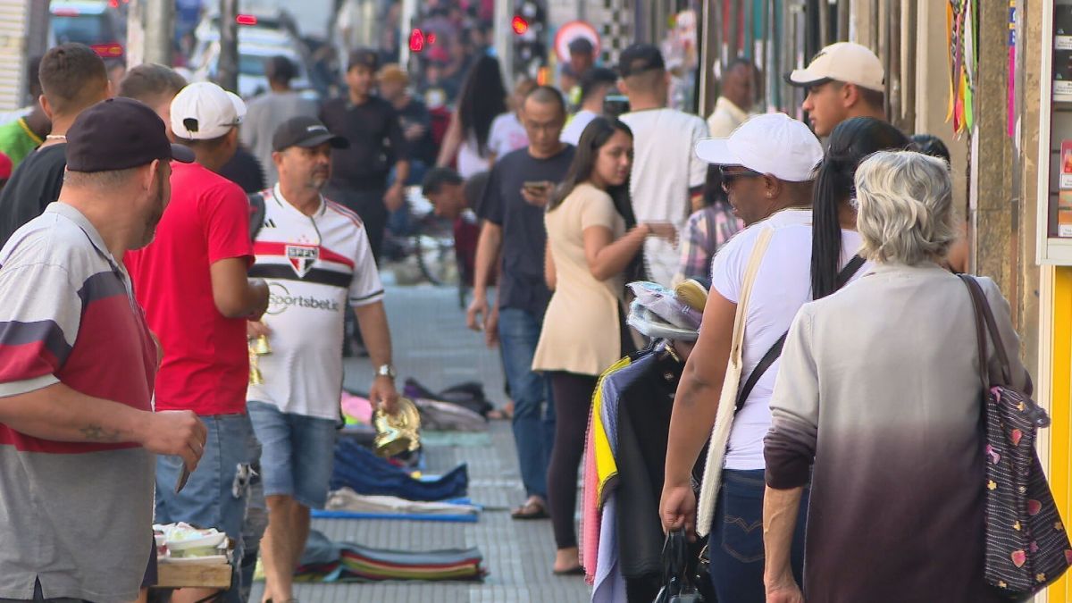 Brasil chega a 214,2 milhões de habitantes em 2026, diz IBGE