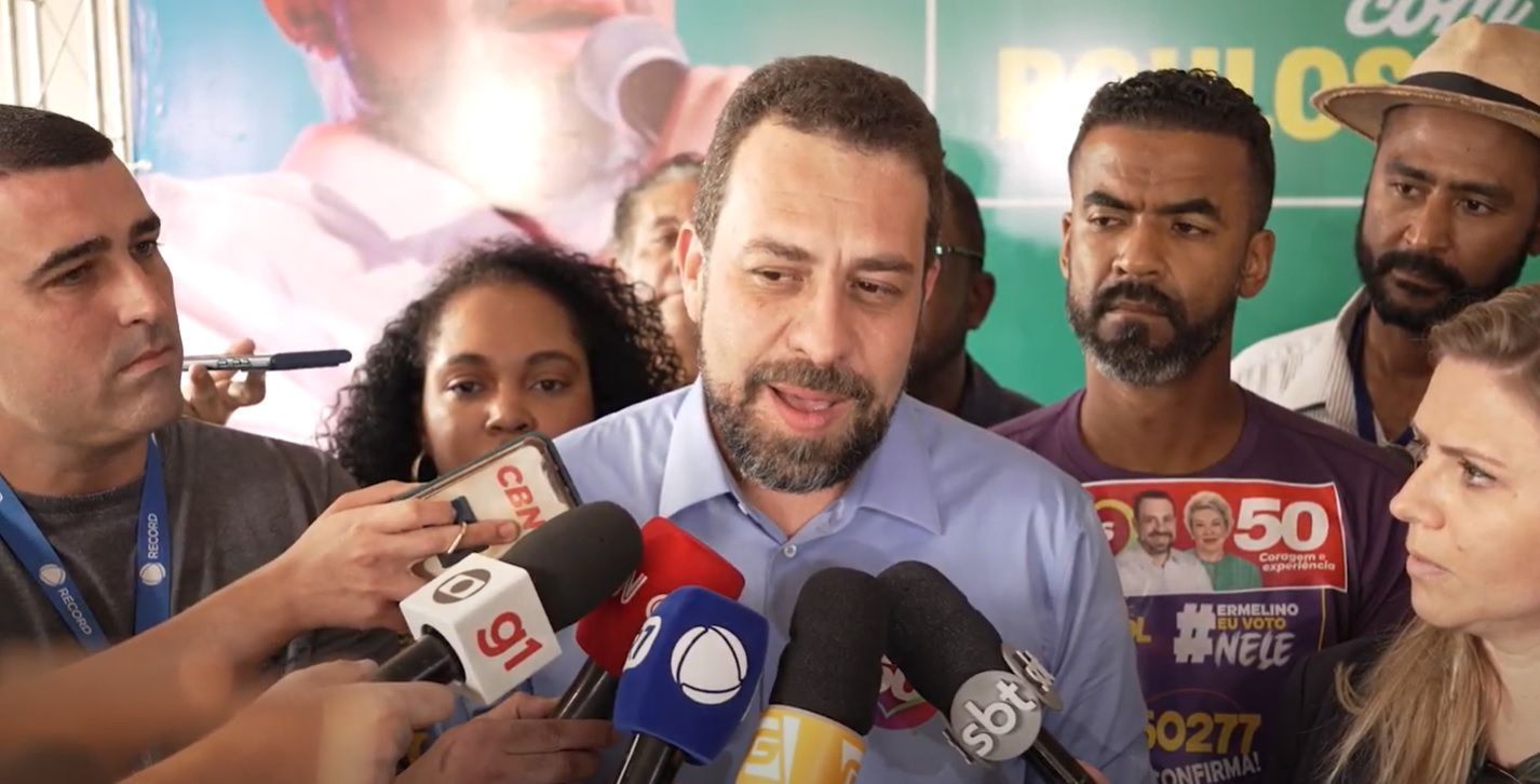 Guilherme Boulos em campanha por São Paulo • Reprodução/CNN