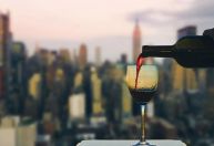 Uma taça de vinho pode fazer bem ao coração, diz estudo; especialistas discordam