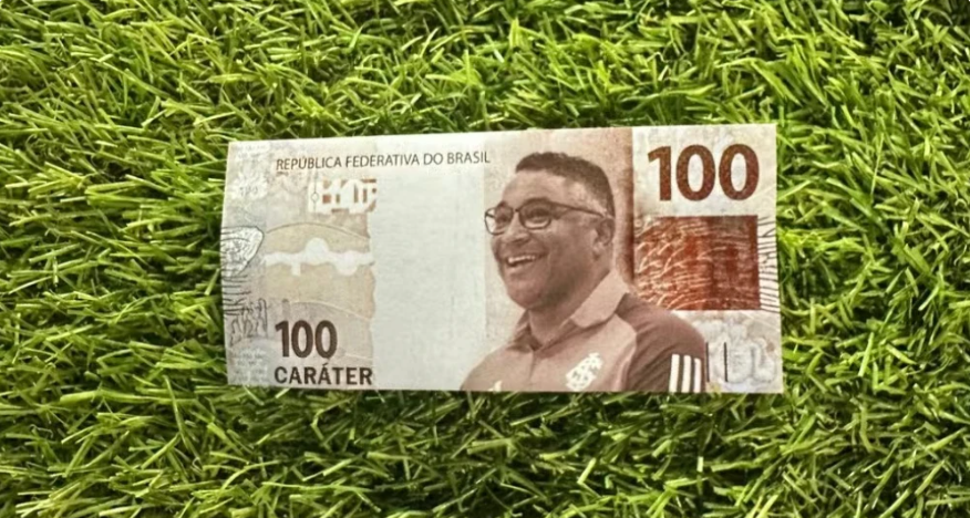 Torcida do Juventude vaiou e jogou notas falsas no campo