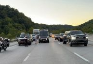 Suspeito de atirar e ferir 5 pessoas em rodovia nos EUA está foragido, diz polícia