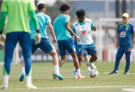 Brasil treina em preparação para jogo contra o Paraguai