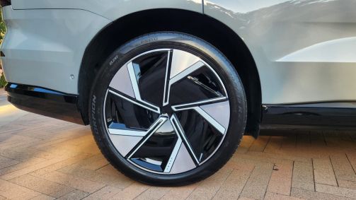 Volvo EX90 Ultra: SUV elétrico chega no começo de 2025 ao Brasil