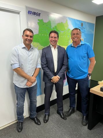 Alexandre Ramagem em encontro com o ex-Presidente Jair Bolsonaro em Brasília. • Divulgação
