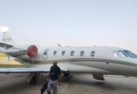 Avião registrado em nome de empresa de Gusttavo Lima é apreendido em operação