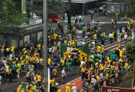 Manifestantes começam a chegar a ato contra Moraes na Av. Paulista