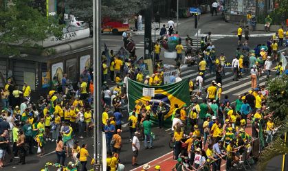 Manifestantes fazem ato contra Moraes na Av. Paulista