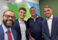 Senador bolsonarista repete ex-presidente, lança filho candidato e gera ciúmes no PL