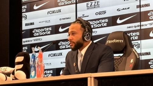 Depay é apresentado oficialmente no Corinthians