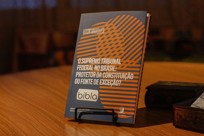 O livro “O Supremo Tribunal Federal no Brasil: protetor da constituição ou fonte de exceção?”, de Vitor Marques • Divulgação
