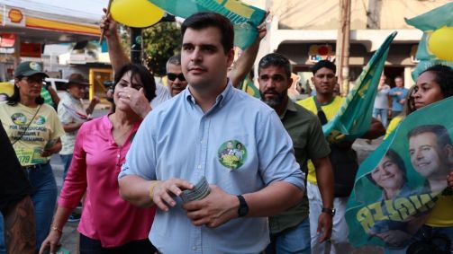 Bruno Engler (PL) em caminhada pelas ruas do bairro Floresta, na região leste de Belo Horizonte nesta quarta (18)