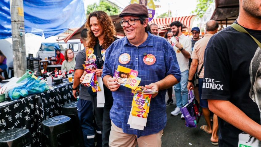 Tarcísio fez campanha pela Feira Livre da Taquara, na zona oeste da cidade do Rio • Foto: Marcos Vinícius Silva/Divulgação