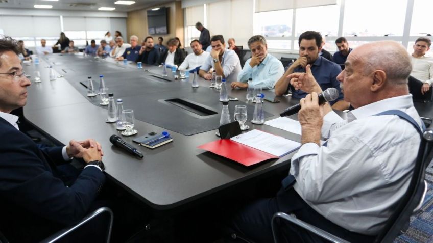 Fuad disse ser importante facilitar a aquisição de residência para a população durante encontro com representantes da construção civil • Divulgação
