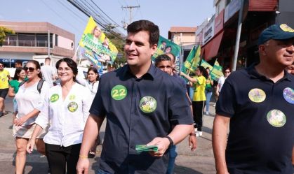 Em Belo Horizonte, o candidata à prefeitura Bruno Engler (PL) caminhou pelo bairro Venda Nova em 20 de setembro, sexta-feira