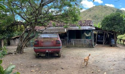 Mulher mantida em cativeiro pelo tio por quase 10 anos é resgatada em cidade da Bahia