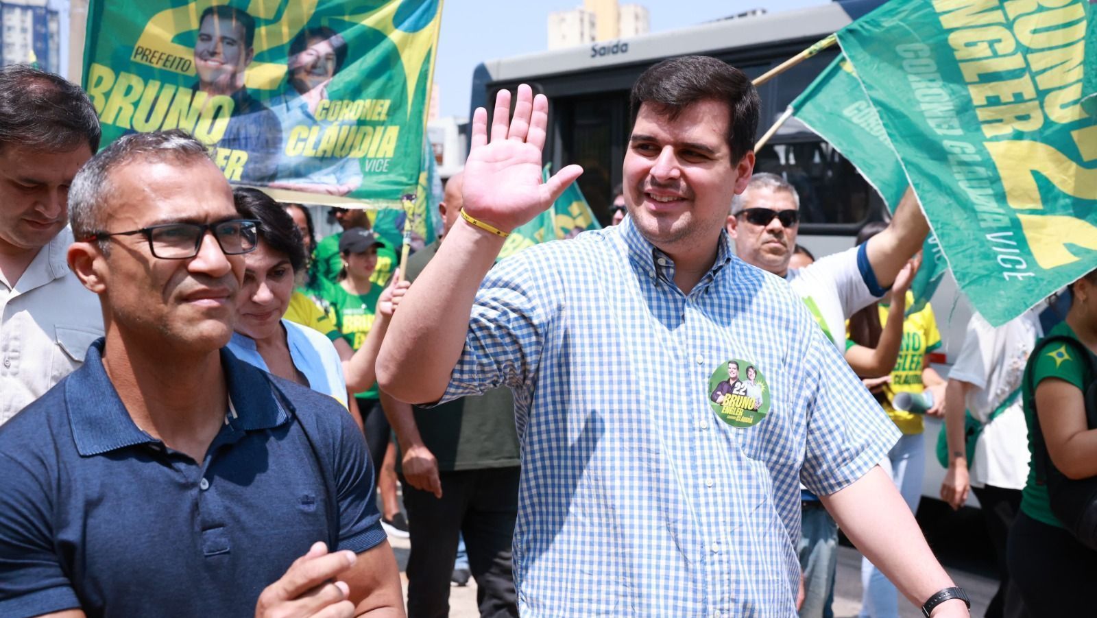 Bruno Engler (PL) durante caminhada nesta manhã (21/09) • Lucas Mendes/Campanha Bruno Engler