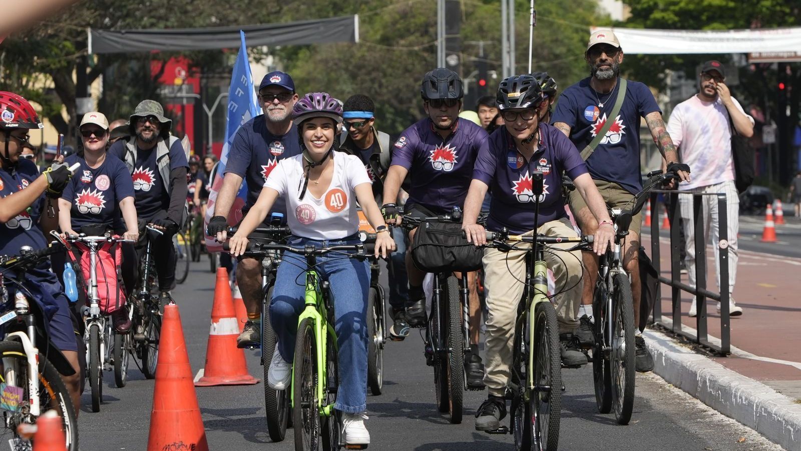 Tabata Amaral (PSB) durante ato com ciclistas neste domingo (22/09) • Marcos Gouveia/Divulgação - Campanha Tabata Amaral