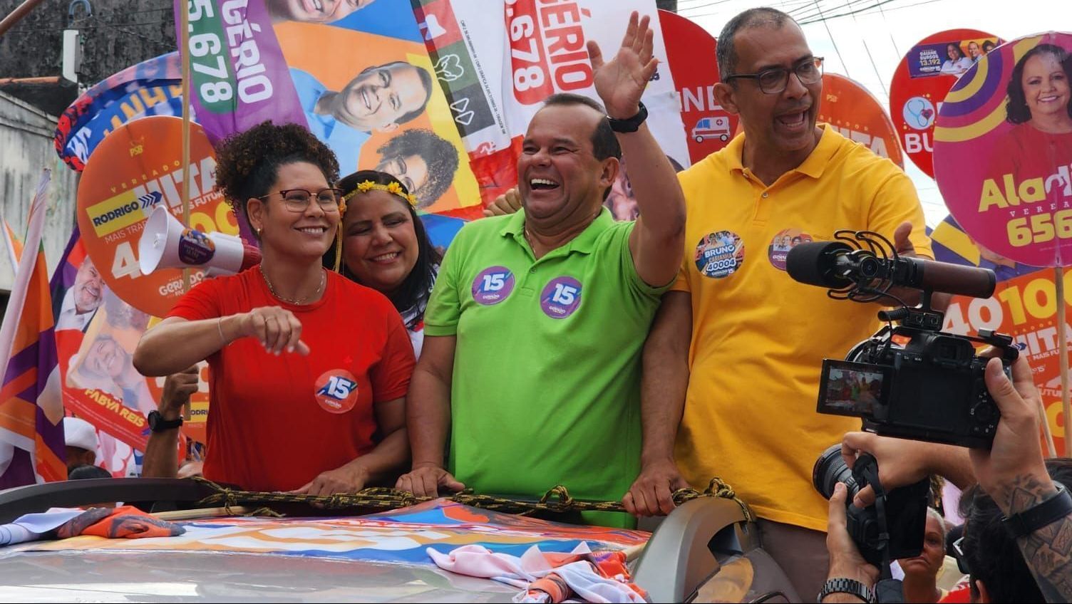Geraldo (camiseta verde) diz que estabelecer políticas sociais de oportunidades para a juventude e para o povo negro • Diego Macêdo/Colaboração para CNN