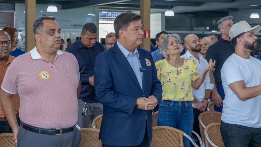 Viana (ao centro) defendeu a liberdade religiosa durante agenda nesta terça (24) • Divulgação