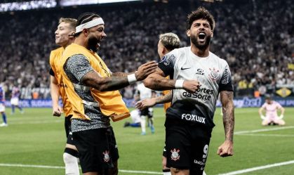 Yuri Alberto comemora gol do Corinthians