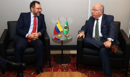 Chanceler brasileiro Mauro Vieira em encontro com o chanceler venezuelano Yván Gil, em Nova York.a