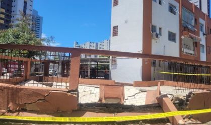 Prédio é evacuado após afundamento de fossa no Recife