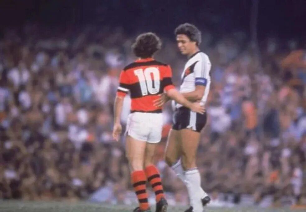 Zico, do Flamengo, e Roberto Dinamite, do Vasco