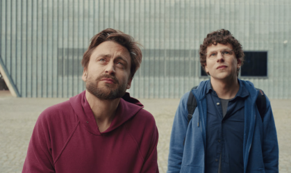 "A Verdadeira Dor": comédia com Jesse Eisenberg e Kieran Culkin ganha trailer