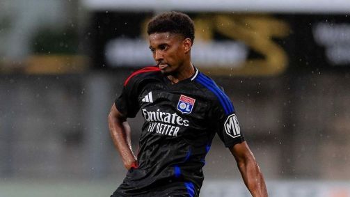 Abner, lateral-esquerdo do Lyon, foi convocado nesta sexta-feira (27) pelo técnico Dorival Jr. para a Seleção Brasileira