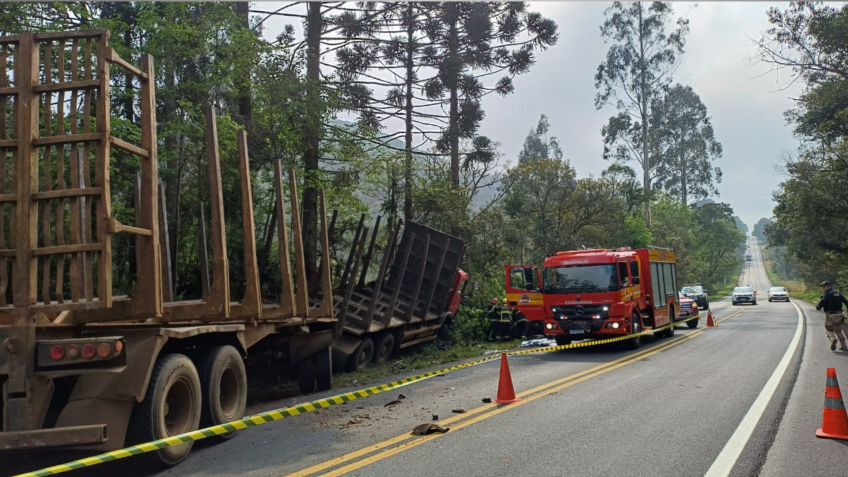 Corpo de Bombeiros foi acionado para atender a ocorrência • Polícia Rodoviária Federal