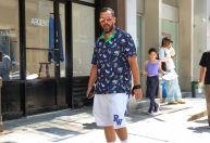 Dadcore: rei do estilo, Adam Sandler dá dicas de moda despojada