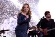 Adele diz que fará pausa "incrivelmente longa" na carreira: "Preciso descansar"