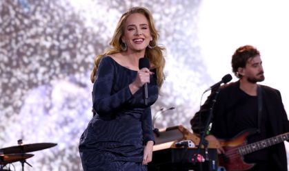 Adele diz que fará pausa "incrivelmente longa" na carreira: "Preciso descansar"