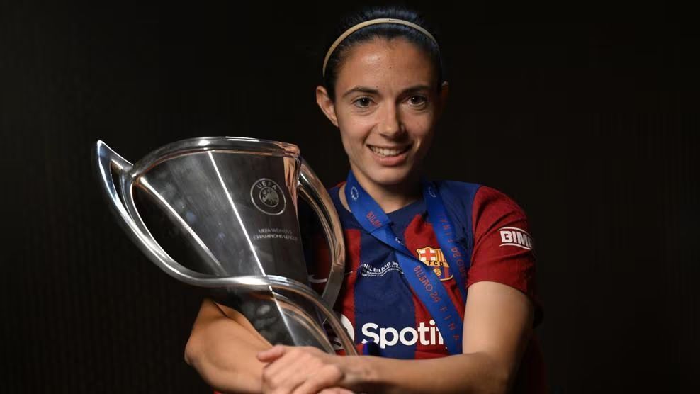 Aitana Bonmatí com a taça da Champions League Feminina, Barcelona é o atual campeão da competição