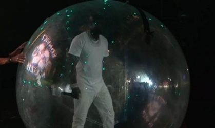 Bola furada em show de Akon no Rock in Rio gera memes; veja