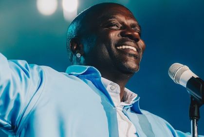Akon revela regras em relacionamento poliamoroso com suas esposas; entenda
