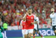 Inter bate o Vitória e chega a oito jogos de invencibilidade no Brasileirão