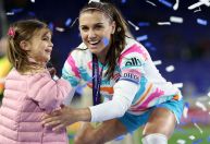 Lenda do futebol feminino, Alex Morgan anuncia aposentadoria e gravidez