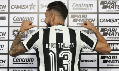Alex Telles está regularizado e pode estrear pelo Botafogo