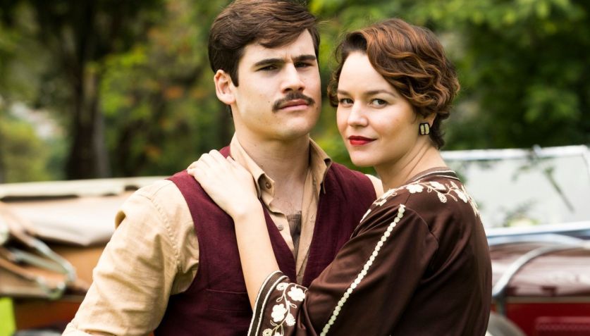 Nicolas Prattes e Joana de Verona interpretaram o casal Alfredo e Adelaide em "Éramos Seis". • Globo/João Miguel Júnior