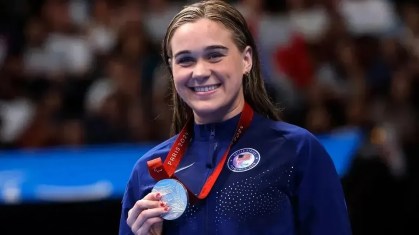 A medalhista de prata Ali Truwit comemora após a final dos 400 metros livre da categoria S10