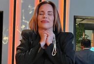 Ana Furtado celebra arremate do colar de Hebe Camargo em leilão: "Especial"