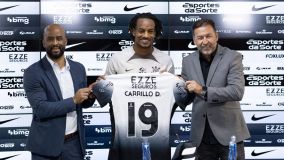 Carrillo foi apresentado oficialmente pelo Corinthians