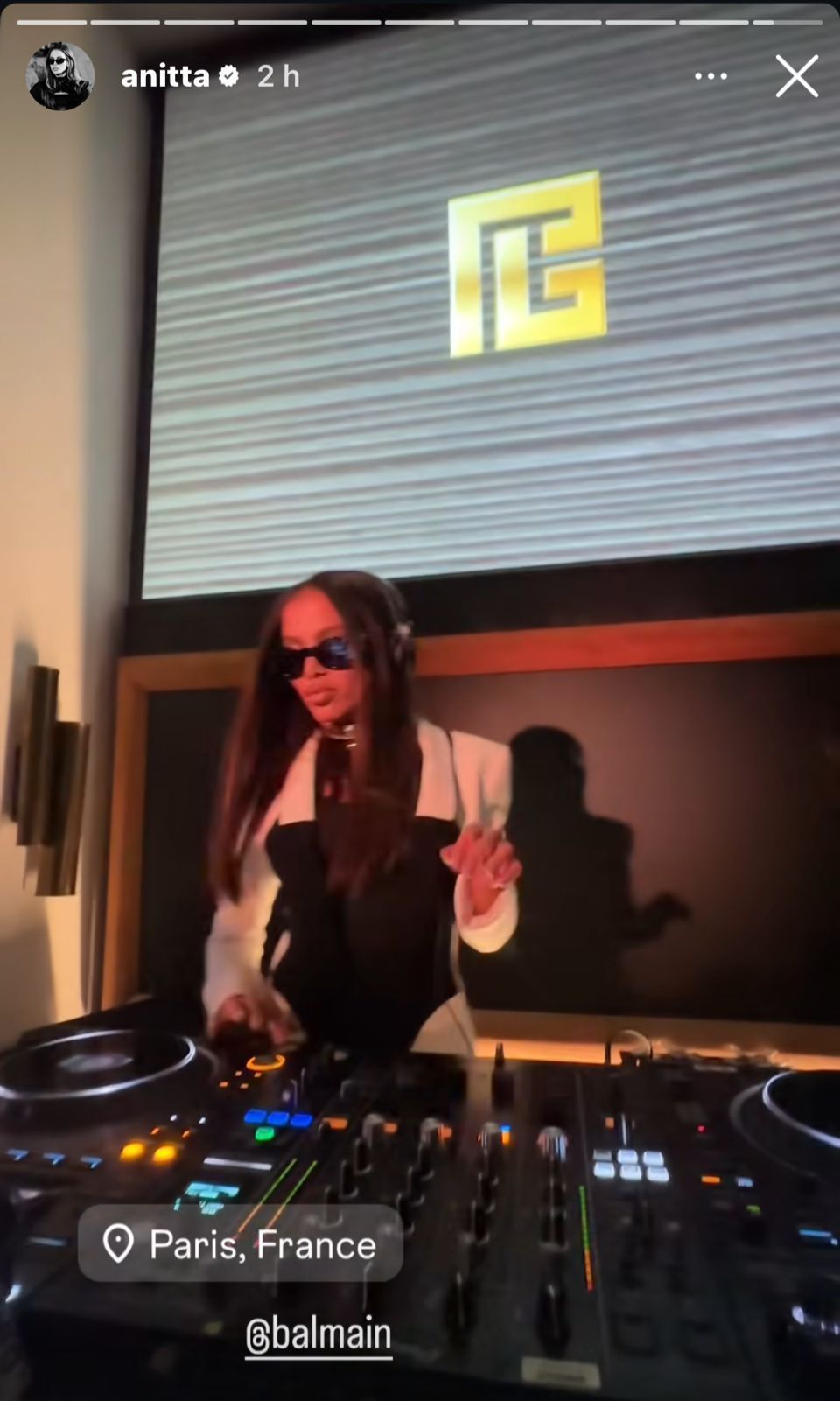 Anitta publicou vídeos como DJ na quarta (25) e nesta quinta (26) • Instagram/Anitta