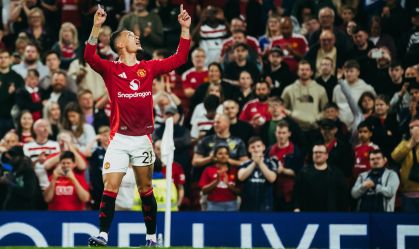 Após cinco meses, Antony volta a marcar gol pelo Manchester United