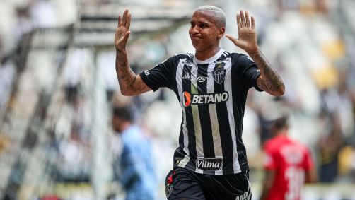 Deyverson pede desculpas ao torcedor em sua comemoração do primeiro gol do Atlético-MG