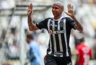 Deyverson desencanta, e Atlético-MG vence o Red Bull Bragantino pelo Brasileiro